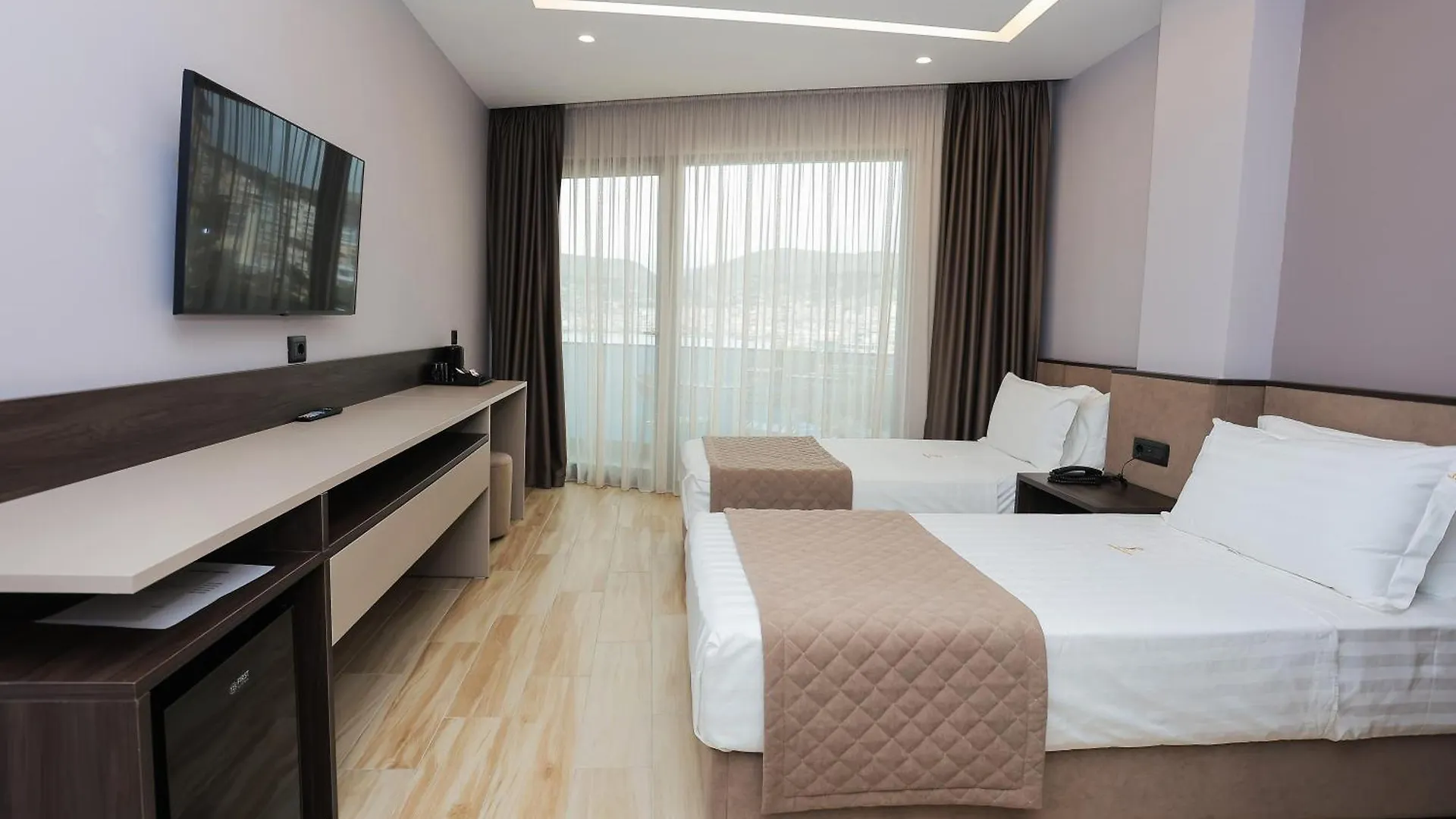 Joelle Premium Hotel ساراندا 4*,
