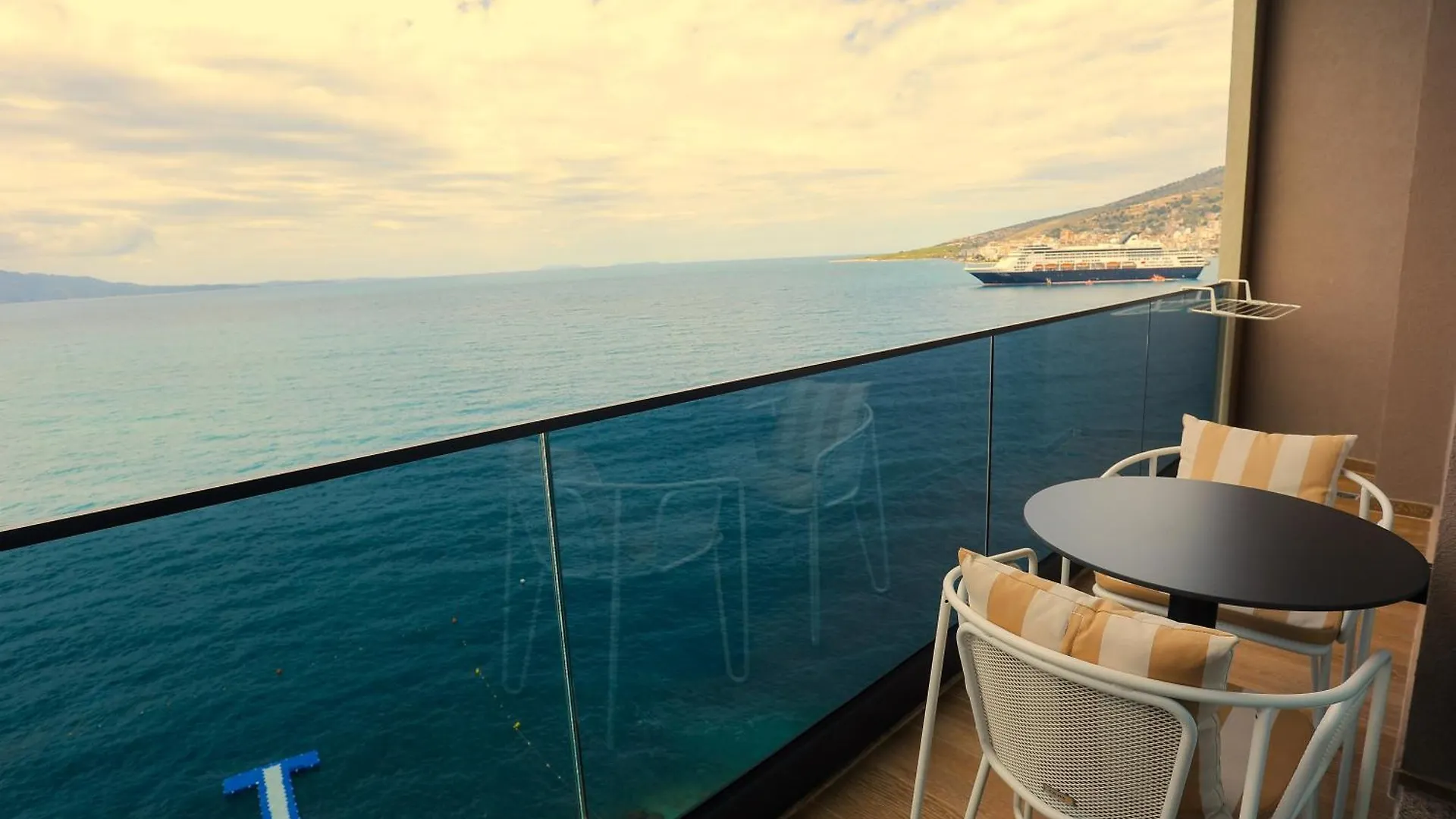 Joelle Premium Hotel ساراندا