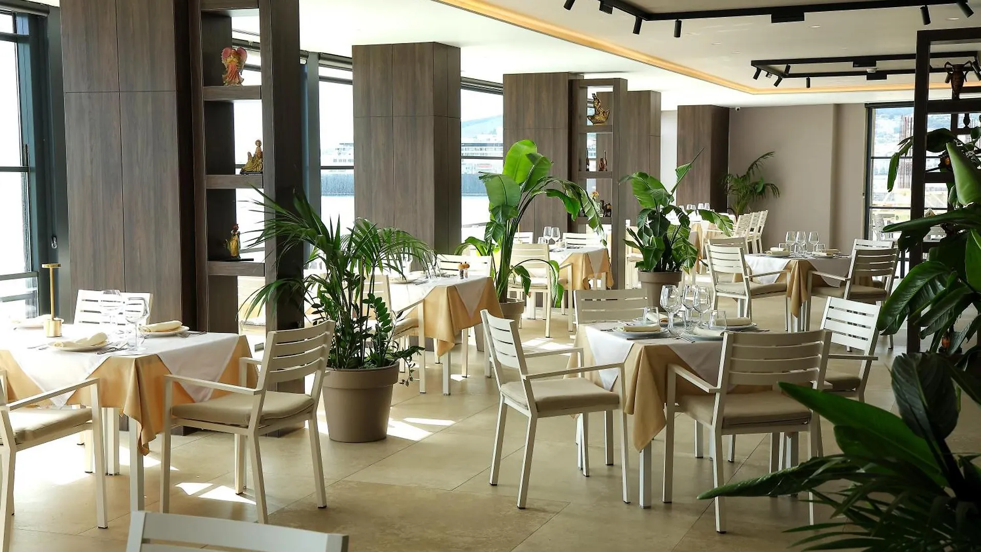 Joelle Premium Hotel ساراندا 4*,