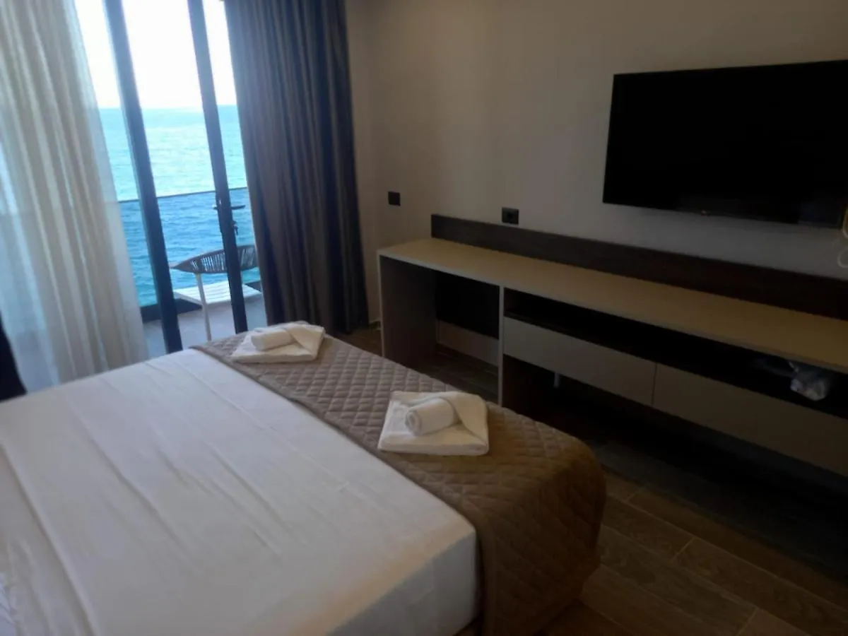 Joelle Premium Hotel Sarande 4*,